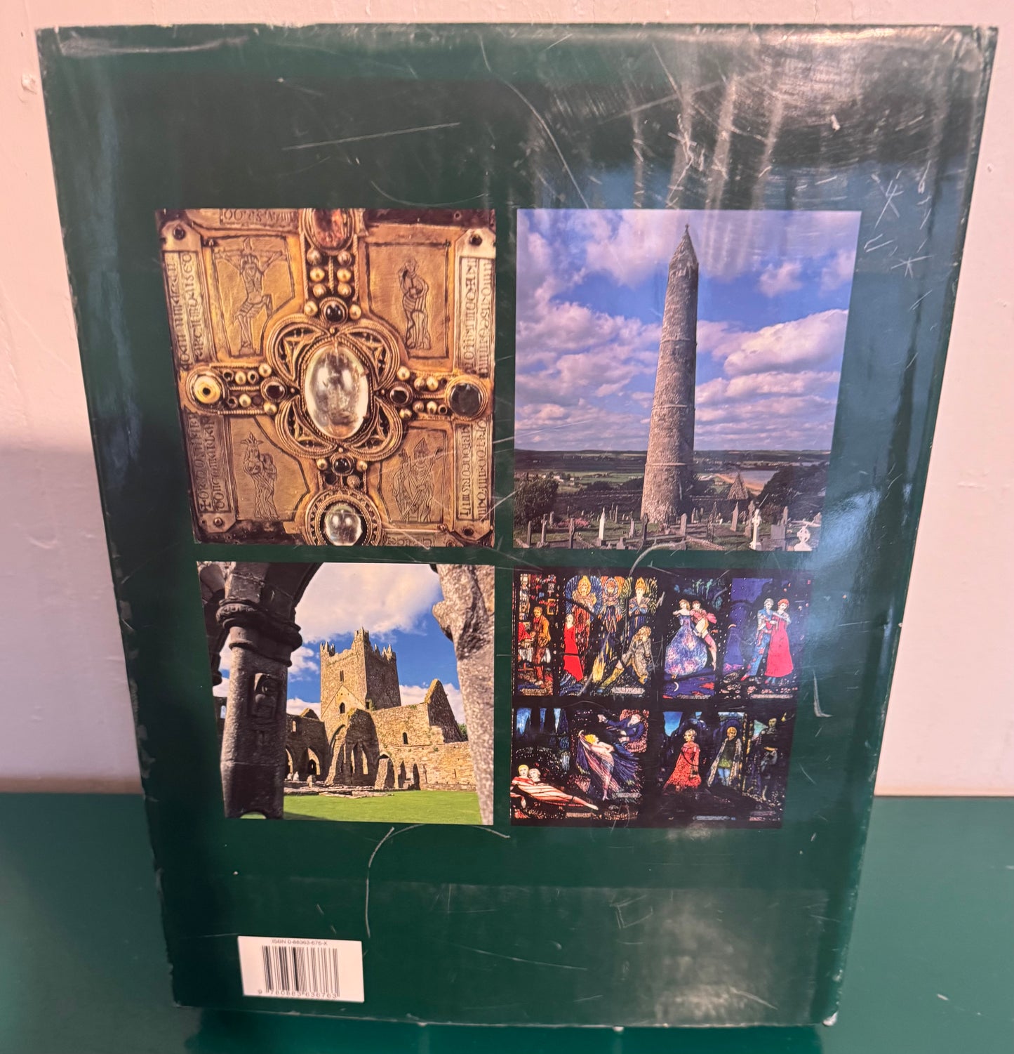 Ireland's Treasurers: 5000 Years of Artistic Expression (By Peter Harbison)